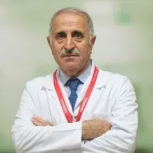 Uzm. Dr. Sabih Dallı — Çocuk Sağlığı Ve Hastalıkları, Diyarbakır. Portre fotoğrafı.