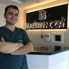 Dr. Dt. Özgür Başlarlı — Ankara. Portre fotoğrafı.