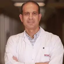 Prof. Dr. Mustafa Kulaç — Dermatoloji, İstanbul. Portre fotoğrafı.