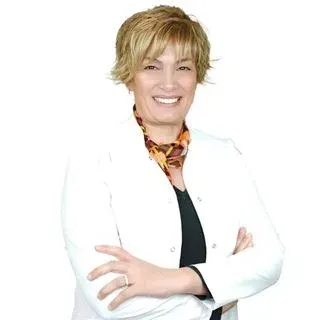 Prof. Dr. Gülşah Bademci — Beyin Ve Sinir Cerrahisi, Ankara. Portre fotoğrafı.