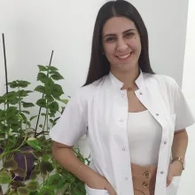 Dt. Gizem Sebatlı Biçen — Diş Hekimi. Portre fotoğrafı.