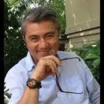 Uzm. Dr. Emin Sarıkaya — Kadın Hastalıkları Ve Doğum, İstanbul. Portre fotoğrafı.