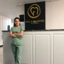 Uzm. Dt. Merve Küçükoğlu — Zonguldak. Portre fotoğrafı.