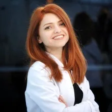Dt. Diyaz Bayraktar — Diş Hekimi, İstanbul. Portre fotoğrafı.