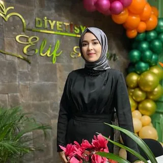 Dyt. Elif Aslan — Diyetisyen, İstanbul. Portre fotoğrafı.