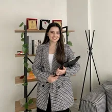 Psk. Dan. Hicret Yalçın — Psikolojik Danışma ve Rehberlik, Kocaeli. Portre fotoğrafı.