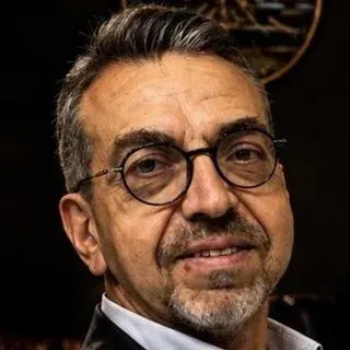 Prof. Dr. R. Oktay Peker — Kalp Ve Damar Cerrahisi, Altındağ, Ankara. Portre fotoğrafı.