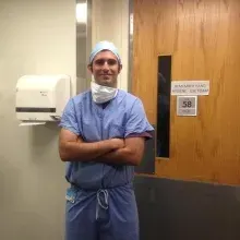 Op. Dr. Mert Tanal — Genel Cerrahi, İstanbul. Portre fotoğrafı.