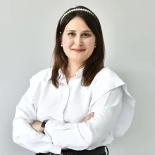 Psk. Dan. E. Aybala Özan — Antalya. Portre fotoğrafı.