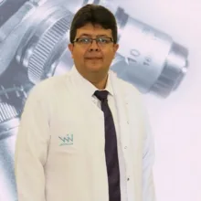 Doç. Dr. Mehmet Hilmi Doğu — Hematoloji, Beşiktaş, İstanbul. Portre fotoğrafı.