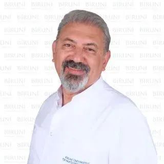 Prof. Dr. Mustafa Teoman Yanmaz — Tıbbi Onkoloji, Küçükçekmece, İstanbul. Portre fotoğrafı.
