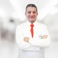 Op. Dr. Oğuz Fidan — Göz Hastalıkları, Pursaklar, Ankara. Portre fotoğrafı.