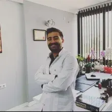 Op. Dr. Faik Uzun — Kadın Hastalıkları Ve Doğum, Mersin. Portre fotoğrafı.
