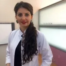 Op. Dr. Emine Çiğdem Karadağ — Plastik Rekonstrüktif Ve Estetik Cerrahi, Üsküdar, İstanbul. Portre fotoğrafı.
