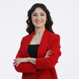 Uzm. Fzt. Ayça Albay — Fizyoterapi Ve Rehabilitasyon, İzmit, Kocaeli. Portre fotoğrafı.