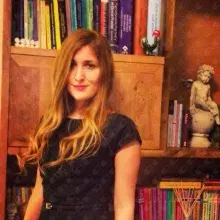 Uzm. Dr. Işılay Altıntaş — Çocuk ve Ergen Psikiyatrisi, İstanbul. Portre fotoğrafı.