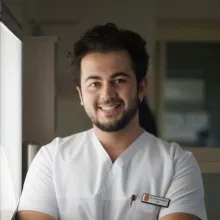 Dt. Ertuğrul Coşkun — Diş Hekimi, Bartın. Portre fotoğrafı.