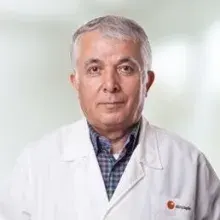 Prof. Dr. Hüsnü Güzel — Göz Hastalıkları, İstanbul. Portre fotoğrafı.