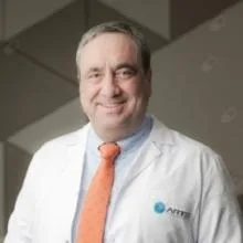 Op. Dr. Samim Öndeş — Göz Hastalıkları, Ankara. Portre fotoğrafı.
