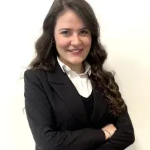 Psk. Dan. Ecem Nur Yazıcı — Psikolojik Danışma ve Rehberlik, İzmir. Portre fotoğrafı.