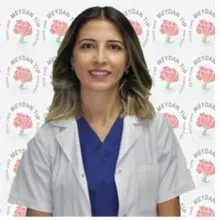 Dt. Habibe Kaya — Diş Hekimi, Antalya. Portre fotoğrafı.
