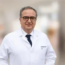 Uzm. Dr. Bülent Deniz Çuhalı — Kulak Burun Boğaz, Beylikdüzü, İstanbul. Portre fotoğrafı.