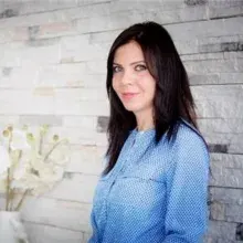 Dr. Şenay Eserdağ — Psikoloji, İstanbul. Portre fotoğrafı.