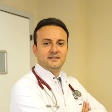 Uzm. Dr. Murat Polat — İç Hastalıkları, Gaziantep. Portre fotoğrafı.