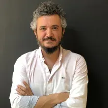 Op. Dr. Bahadır Çelik — Plastik Rekonstrüktif Ve Estetik Cerrahi, Antalya. Portre fotoğrafı.