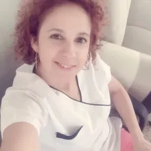 Dt. Gamze Ergüder Oğuz — Diş hekimi. Portre fotoğrafı.