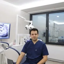 Dt. Naci Tektaş — Diş Hekimi, Kayseri. Portre fotoğrafı.