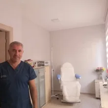 Uzm. Dr. Fırat Başı — Anesteziyoloji Ve Reanimasyon, Bursa. Portre fotoğrafı.