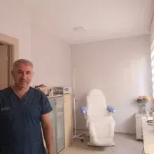 Uzm. Dr. Fırat Başı — Anesteziyoloji Ve Reanimasyon, Bursa. Portre fotoğrafı.