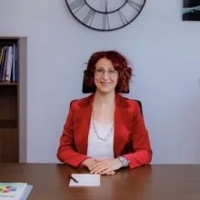 Uzm. Dr. Nebahat Sarıca — Fiziksel Tıp Ve Rehabilitasyon, Ankara. Portre fotoğrafı.