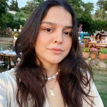 Psk. Ceren Ural — Psikoloji. Portre fotoğrafı.