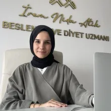 Dyt. İrem Nida Atik — Diyetisyen, Manisa. Portre fotoğrafı.