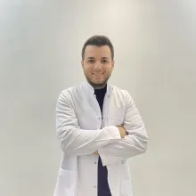 Dt. Talha Çetin — Diş Hekimi, Sakarya. Portre fotoğrafı.