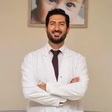 Op. Dr. Mert Yeşiladalı — Kadın Hastalıkları Ve Doğum, İstanbul. Portre fotoğrafı.