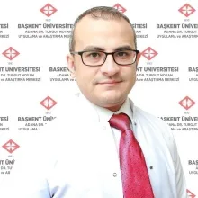 Doç. Dr. Mehmet Özsürmeli — Kadın Hastalıkları Ve Doğum. Portre fotoğrafı.