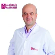 Uzm. Dr. Savaş Çekmen — Dermatoloji, Eskişehir. Portre fotoğrafı.