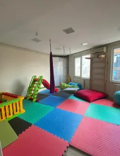 Uzm. Dkt. Burcu Akçay profilinde yer alan galeri fotoğrafı.