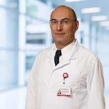 Prof. Dr. Hakan Göçmen — Kulak Burun Boğaz, Esenyurt, İstanbul. Portre fotoğrafı.