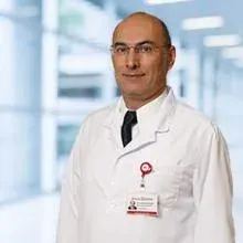 Prof. Dr. Hakan Göçmen — Kulak Burun Boğaz, Esenyurt, İstanbul. Portre fotoğrafı.