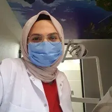 Dt. Dilara Esen — Diş Hekimi, Ankara. Portre fotoğrafı.