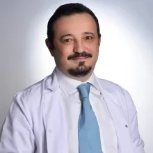 Dr. Dt. Emre Eti — İstanbul. Portre fotoğrafı.