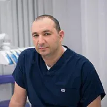 Dr. Fuat Noyun — Bursa. Portre fotoğrafı.