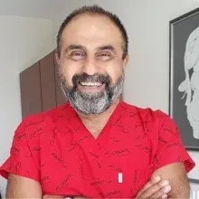 Op. Dr. Özgür Leylek — İstanbul. Portre fotoğrafı.