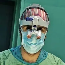 Op. Dr. Kamil Yamak — Ortopedi Ve Travmatoloji, İzmir. Portre fotoğrafı.