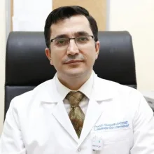 Prof. Dr. Necmettin Akdeniz — Dermatoloji, İstanbul. Portre fotoğrafı.