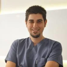 Dr. Öğr. Üyesi Onur Gürkaynak — İzmir. Portre fotoğrafı.